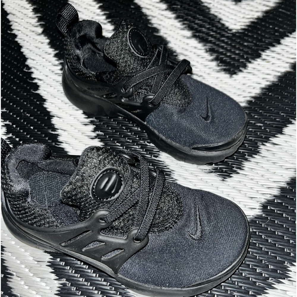 Gently worn Toddler size 10 Nike Presto